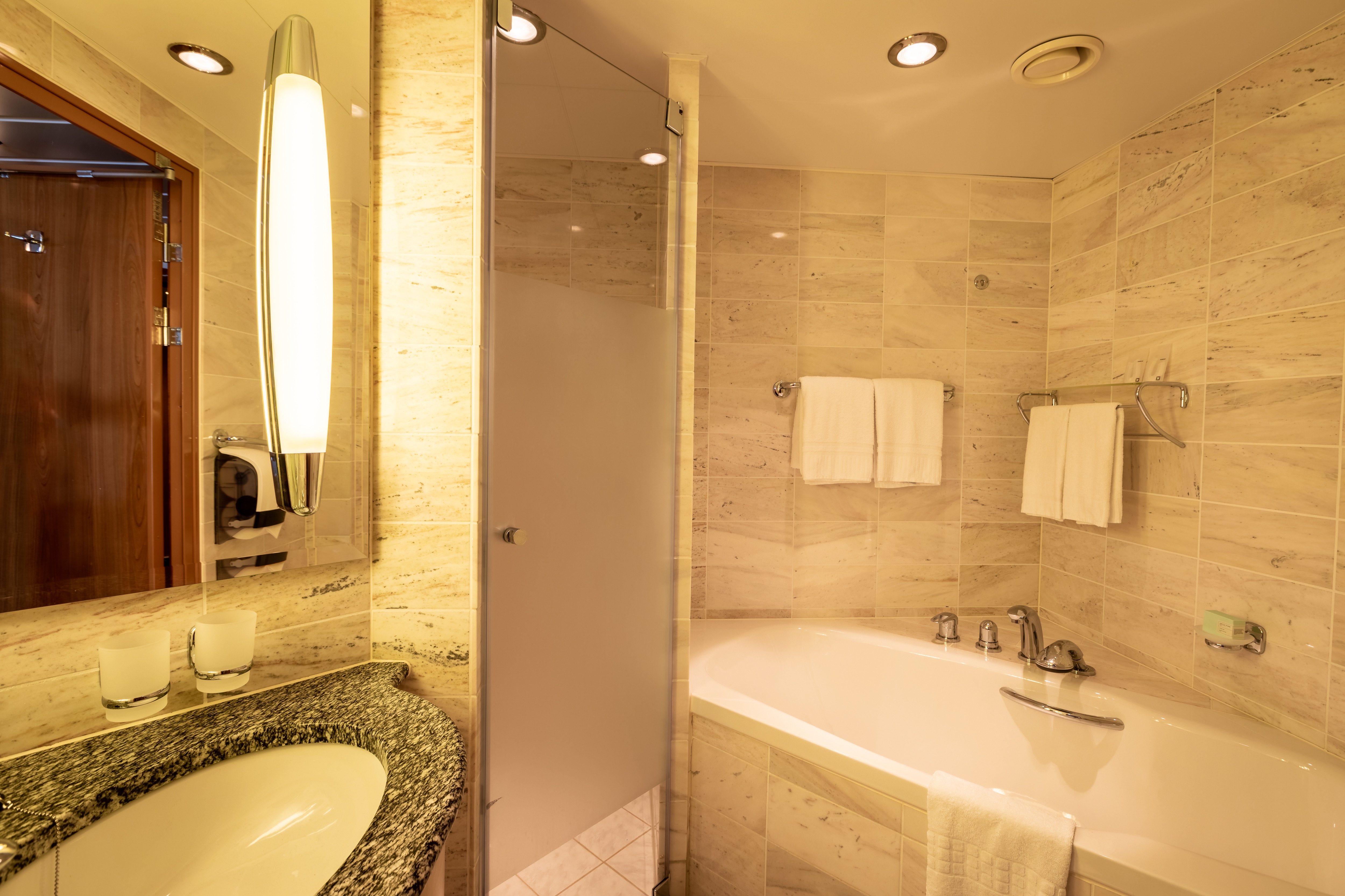 Expedition Suite | Grand suite on upper deck